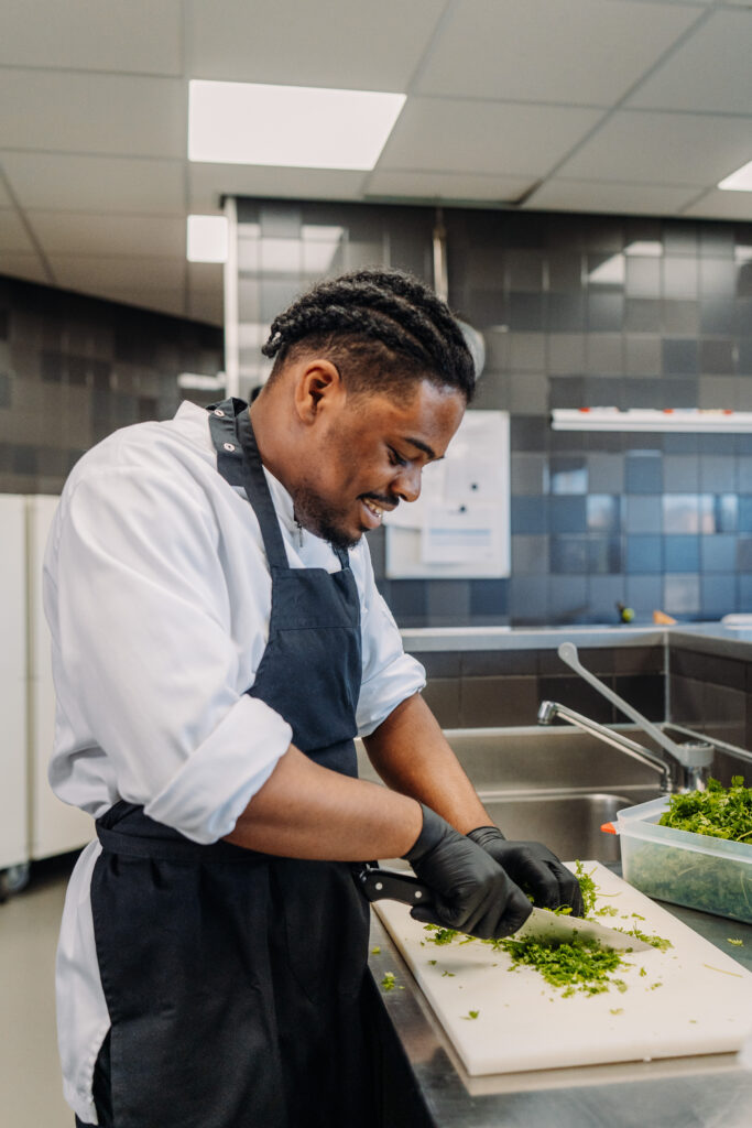Keukenmedewerker koken