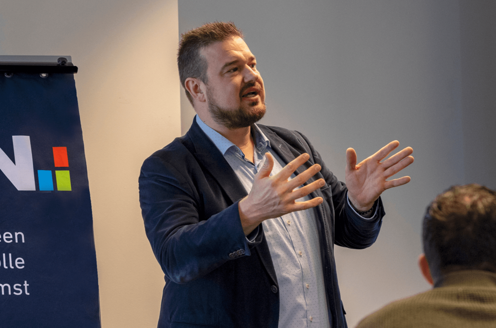 Deelnemers in gesprek tijdens training bij BCN vergaderlocatie Zwolle